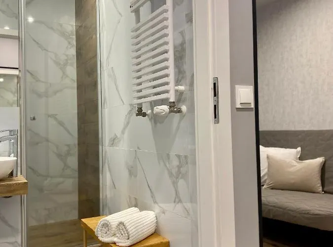 Apartment Enes Legnicka Street B